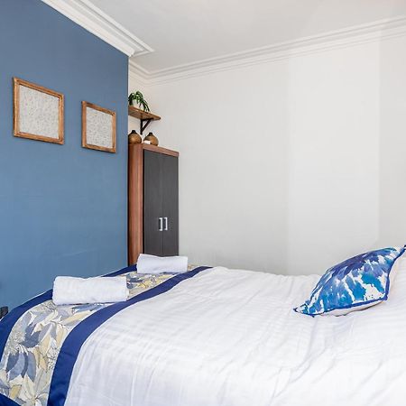 Coronation House By Yourstays - 3 Bedroom House In Newcastle-Under-Lyme Stoke-on-Trent Kültér fotó