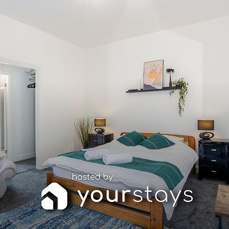 Coronation House By Yourstays - 3 Bedroom House In Newcastle-Under-Lyme Stoke-on-Trent Kültér fotó