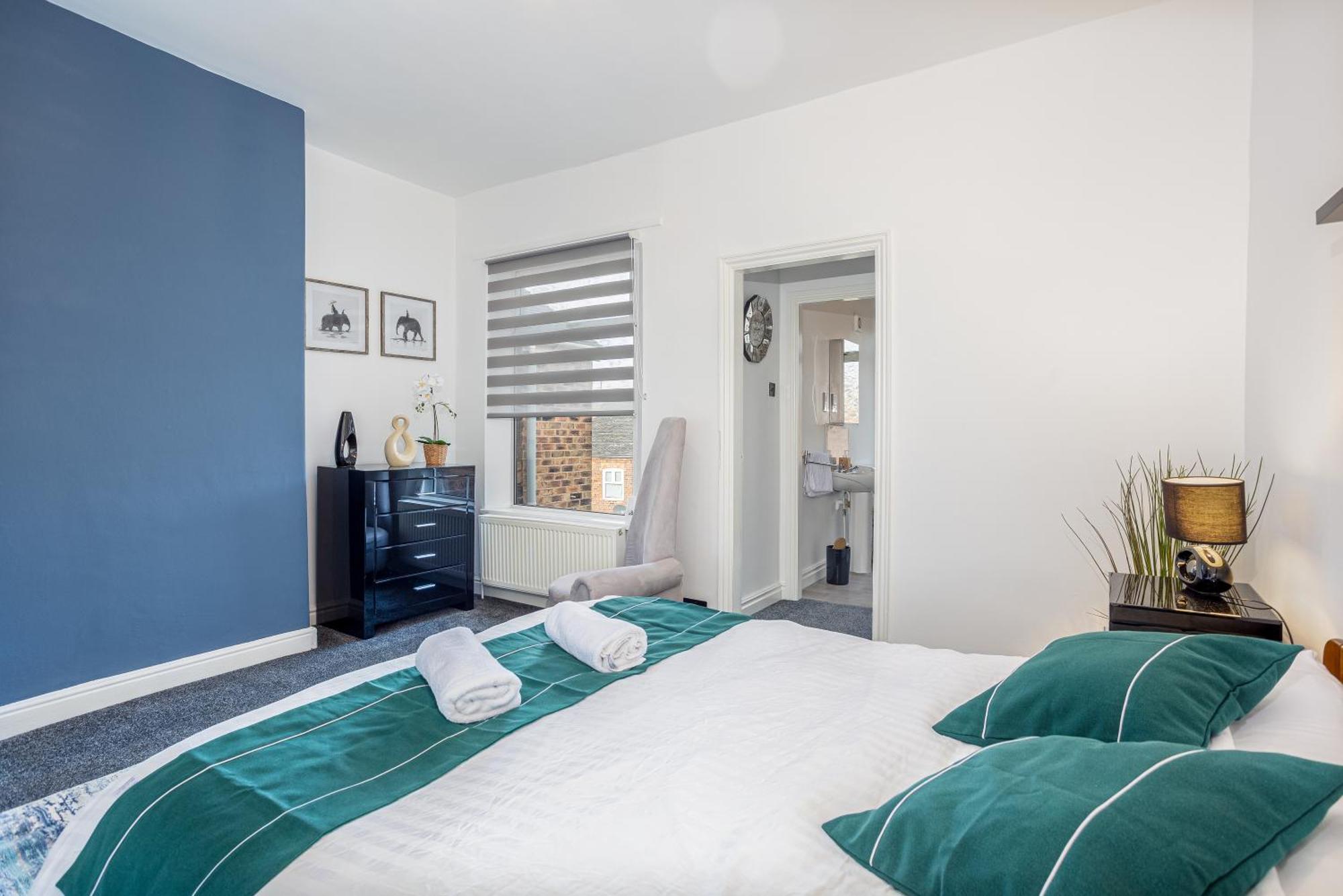 Coronation House By Yourstays - 3 Bedroom House In Newcastle-Under-Lyme Stoke-on-Trent Kültér fotó