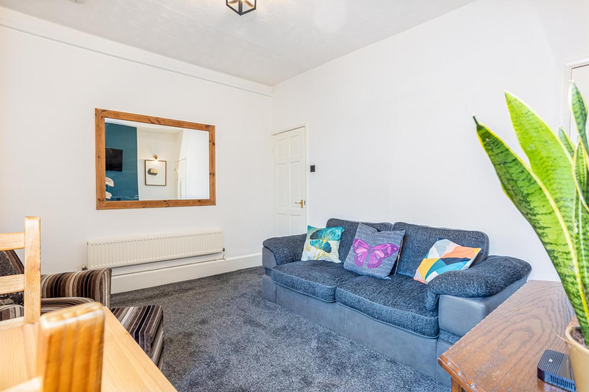 Coronation House By Yourstays - 3 Bedroom House In Newcastle-Under-Lyme Stoke-on-Trent Kültér fotó