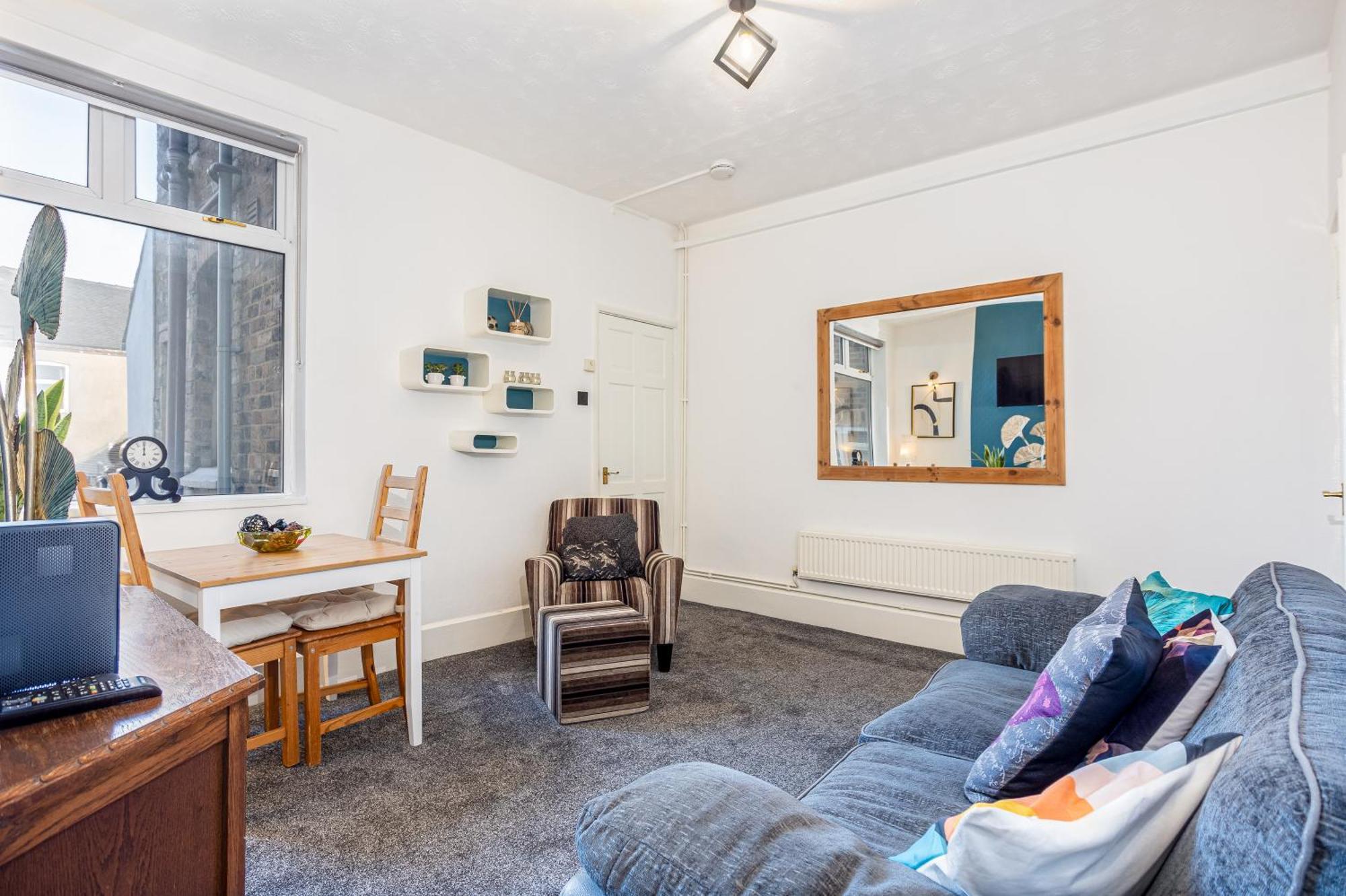 Coronation House By Yourstays - 3 Bedroom House In Newcastle-Under-Lyme Stoke-on-Trent Kültér fotó