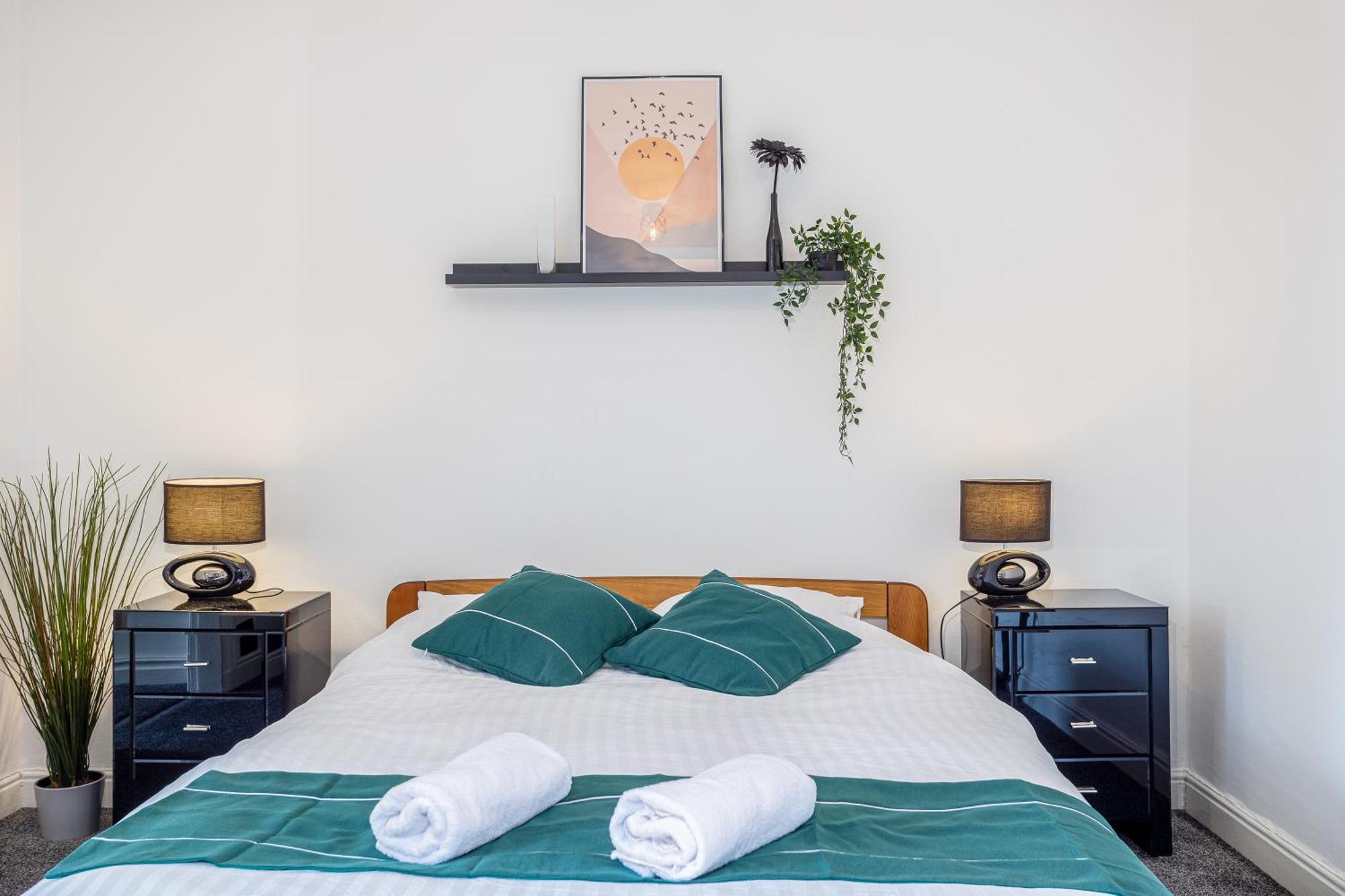 Coronation House By Yourstays - 3 Bedroom House In Newcastle-Under-Lyme Stoke-on-Trent Kültér fotó