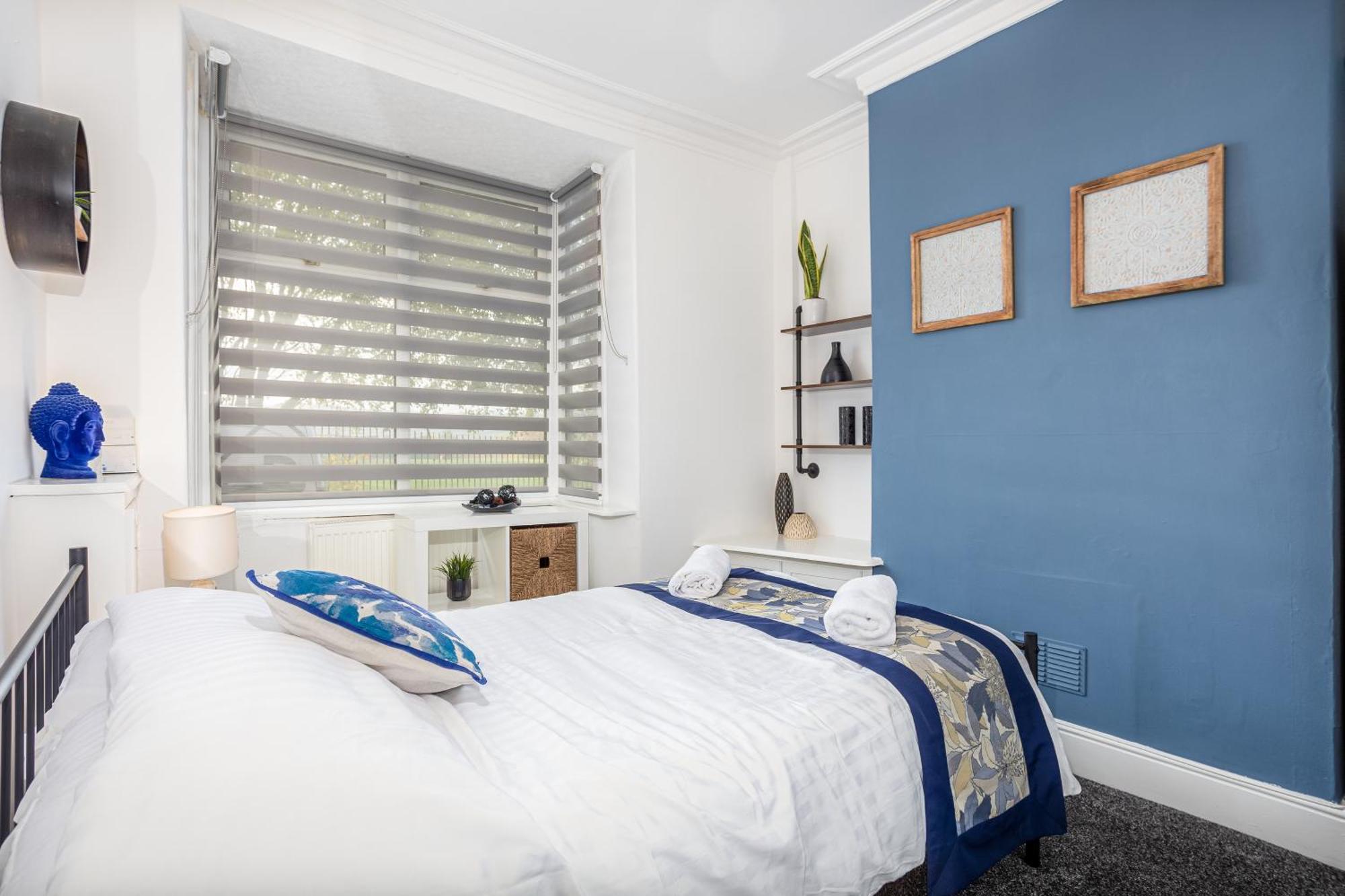 Coronation House By Yourstays - 3 Bedroom House In Newcastle-Under-Lyme Stoke-on-Trent Kültér fotó