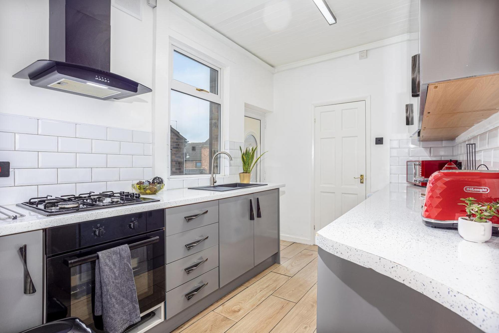 Coronation House By Yourstays - 3 Bedroom House In Newcastle-Under-Lyme Stoke-on-Trent Kültér fotó
