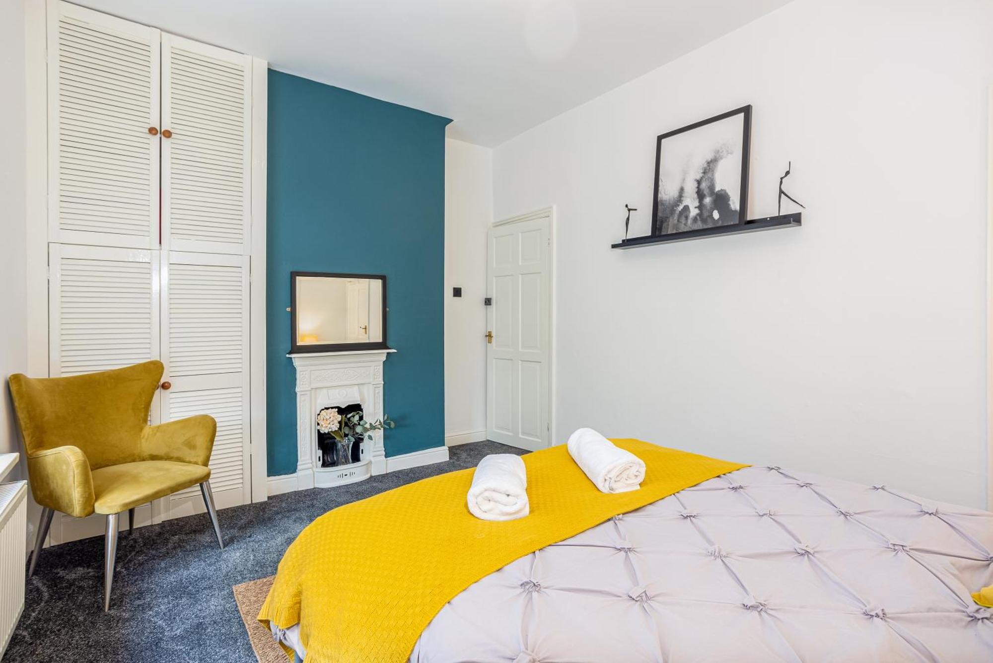 Coronation House By Yourstays - 3 Bedroom House In Newcastle-Under-Lyme Stoke-on-Trent Kültér fotó